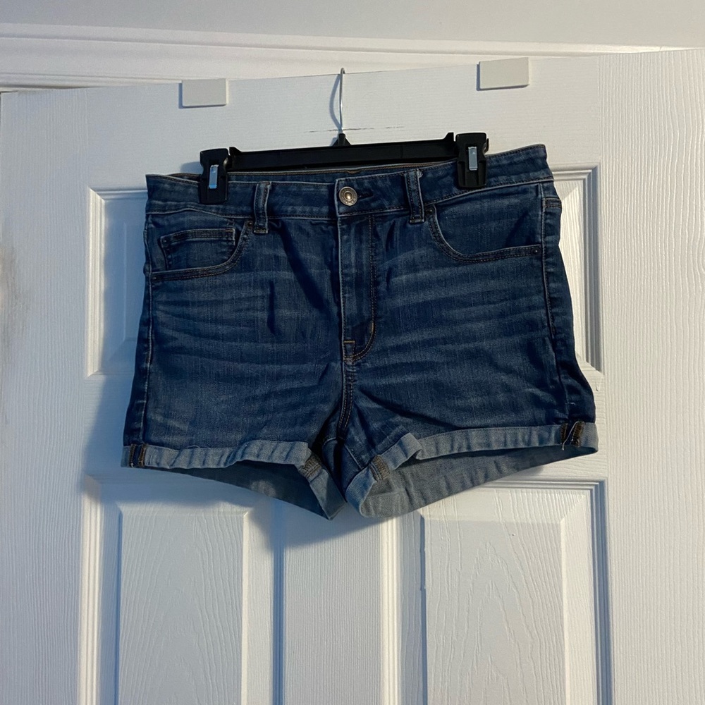 American Eagle Women’s Next Level Stretch Denim Blue Rolled Cuff Shorts Size 14